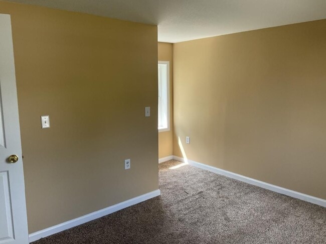 Building Photo - 141 Lotze St