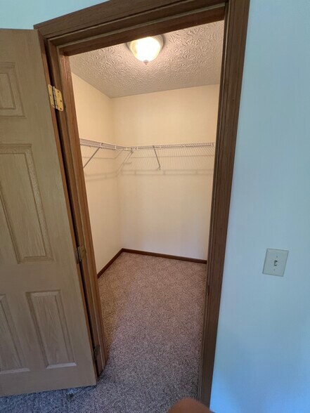 Building Photo - 1225 Sequoia Ct