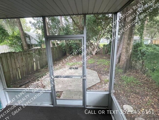 Building Photo - Charming 2 BR 1.5 Bath available in Dunnellon