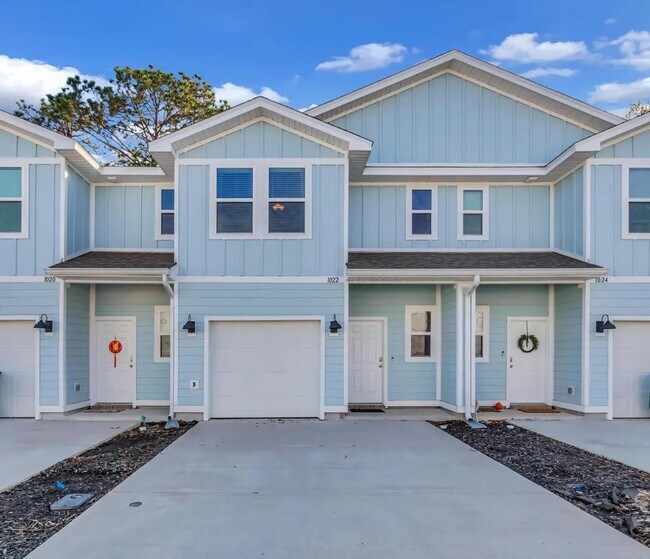 Primary Photo - 1020 McLaren Cir