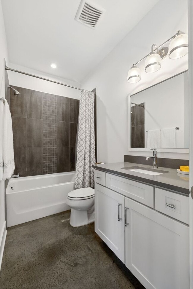 Building Photo - Germantown Gem just 1 mile from Downtown N...