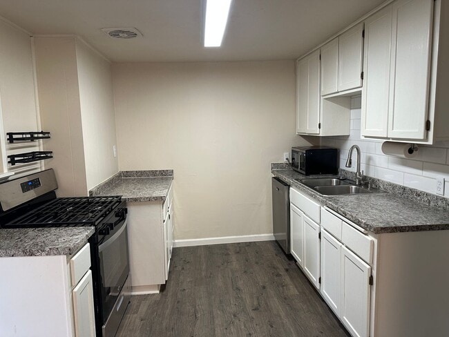 Building Photo - Charming 3 bed 1 bath house in a great a n...