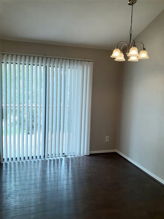 Building Photo - 3500 Tangle Brush Dr