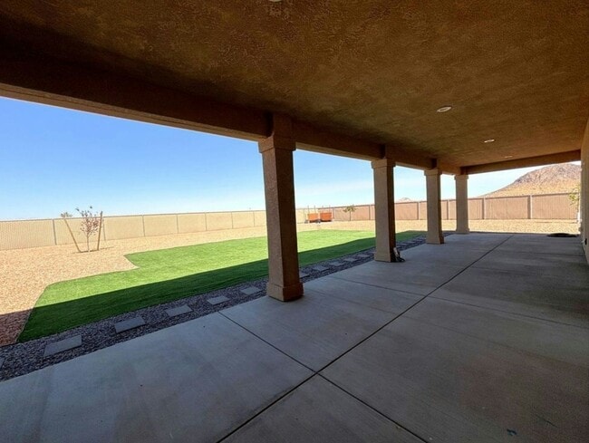 Building Photo - 9875 Magnolia Ave