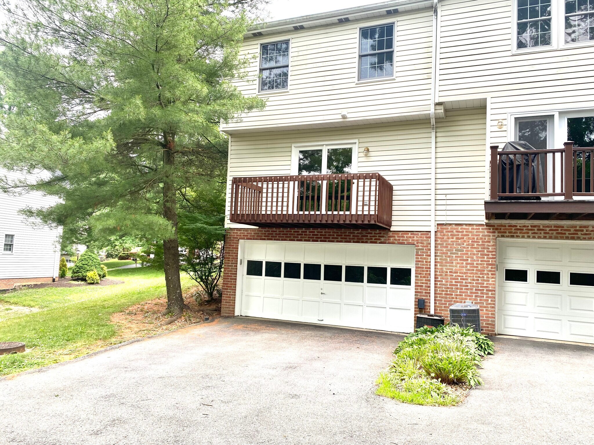 Building Photo - 202 Meadowview Dr