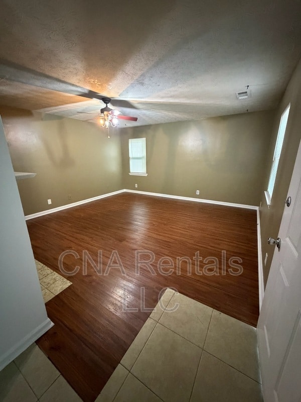Building Photo - 901 Westland Dr SW