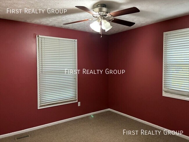 Building Photo - 37 W Lytle-Five Points Rd