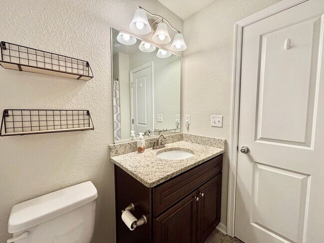 Building Photo - Beautiful 4 Bedroom Home In Chesapeake!