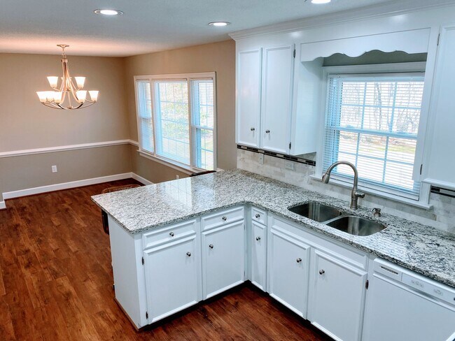 Building Photo - 308 College Park Dr
