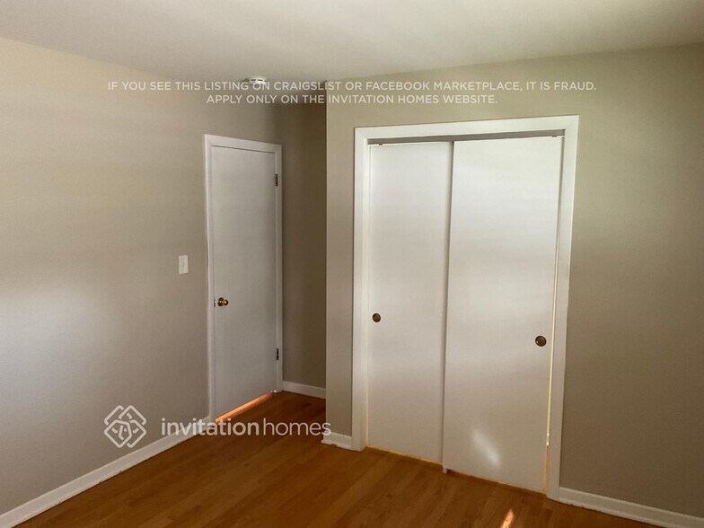 Building Photo - 404 S Crestwood Ln