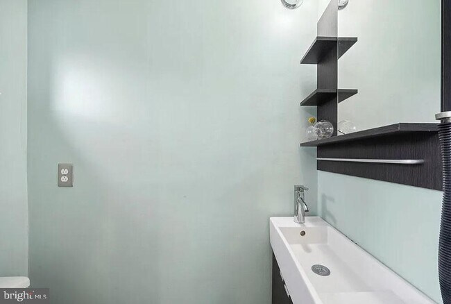 Building Photo - 928 Wallace St