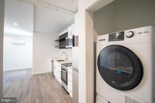 Building Photo - 1201 Vine St