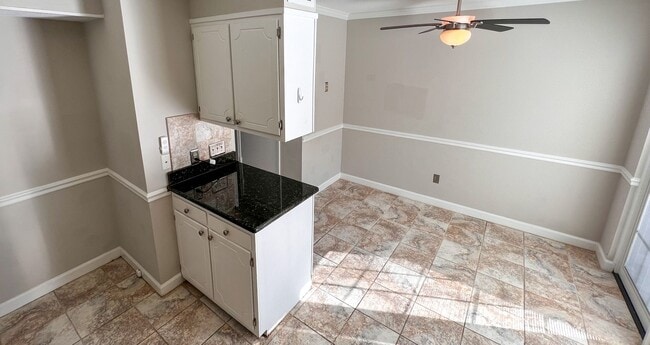 Building Photo - Charming Brick Townhome in Clemmons/Winston Salem w/ Community Pool!