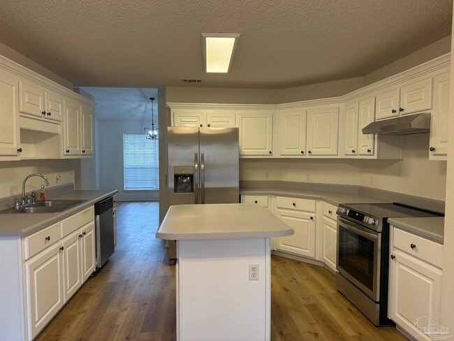 Building Photo - 1667 Condor Dr