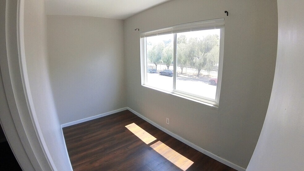 Building Photo - 24242 Pine St