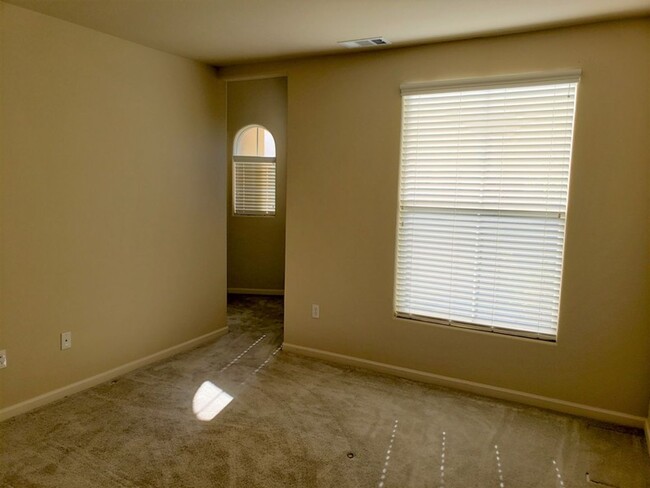 Building Photo - Two Bedroom Two Bath Condo at Fallen Le...