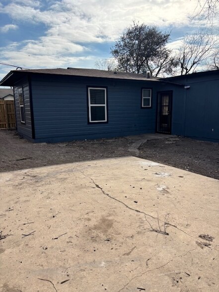 Building Photo - 1033 Pasadena St