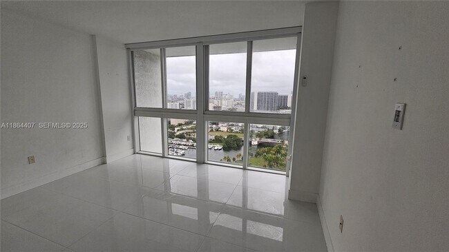 Building Photo - 1861 NW N River Dr