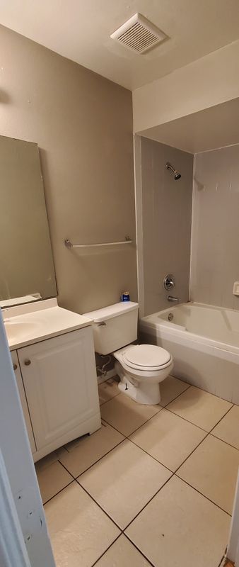 Building Photo - 2370 Harbor Town Dr