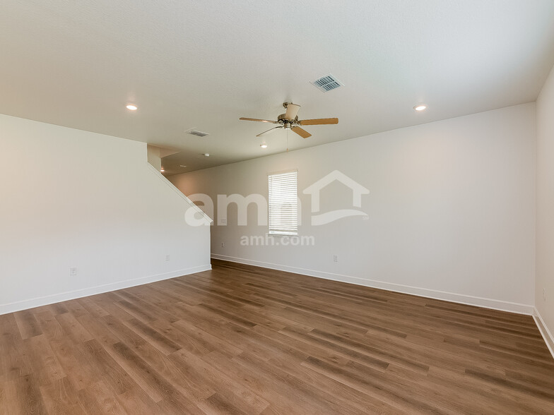 Building Photo - 3307 Muscatine Ave