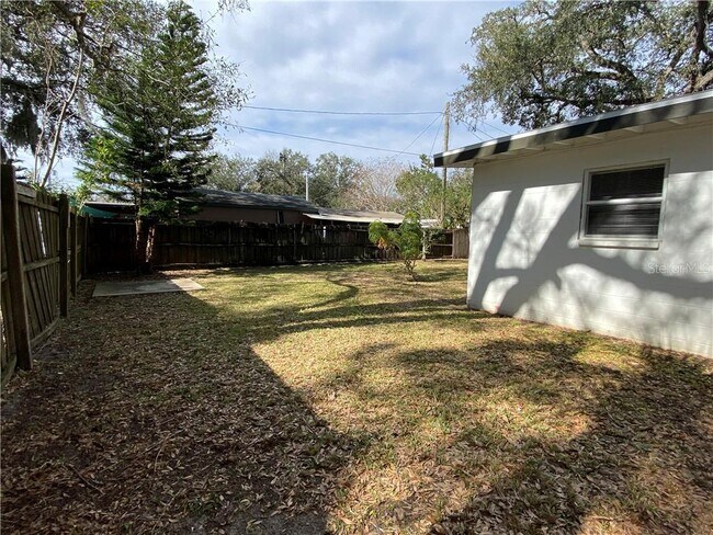 Building Photo - 460 Card Ave