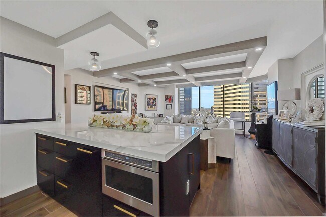 Building Photo - 1111 Caroline St