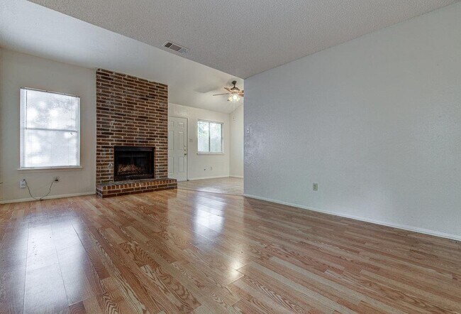 Building Photo - 300 Villa Oaks Cir