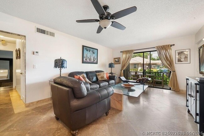 Building Photo - 9900 Pineapple Tree Dr