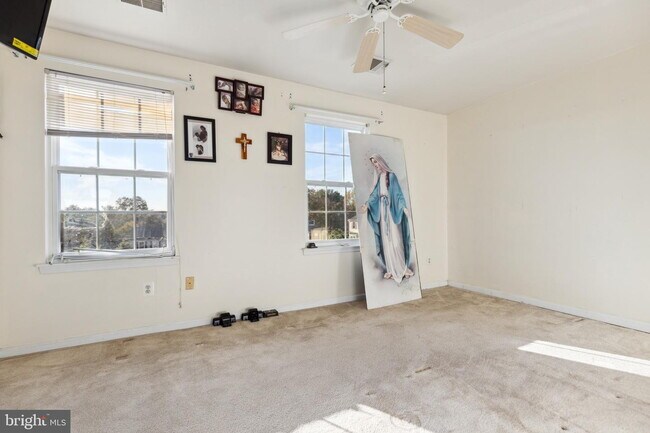 Building Photo - Amazing Opportunity to RENT This beautiful updated 3 levels TH. 3 beds and 3 .5 baths.