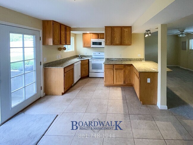 Building Photo - 2827 E Bridgewater Dr