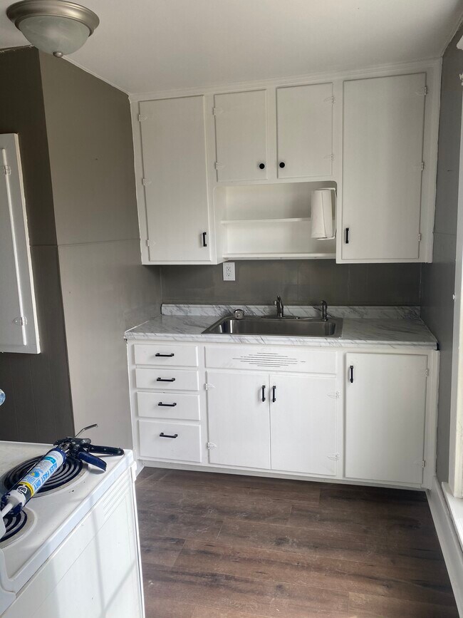 Building Photo - 175 E Main St