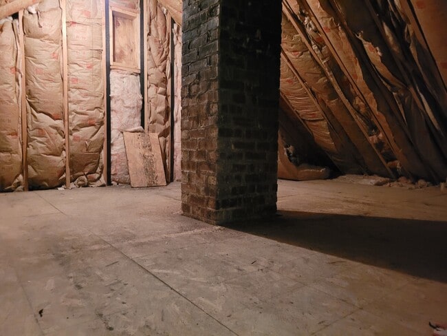 Building Photo - 8617 S Bennett Ave