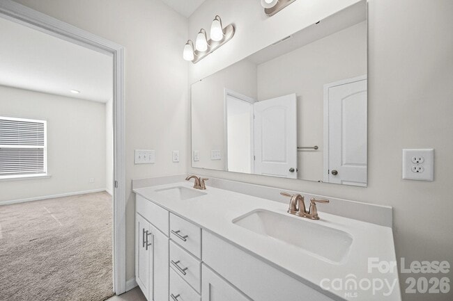 Building Photo - 410 Kenwood Vw