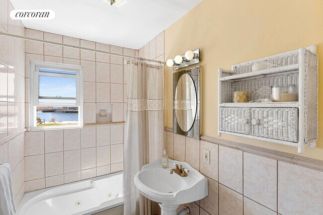 Building Photo - 25 Seatuck Ln