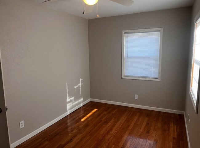 Building Photo - 4 Bedroom 2 Bathroom