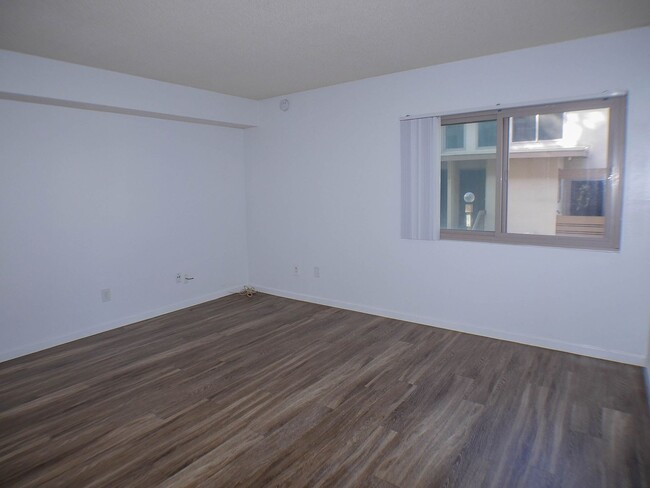 Building Photo - Charming condo in Point Loma Tennis Club!