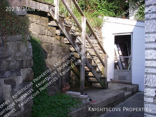 Building Photo - 202 N Main St