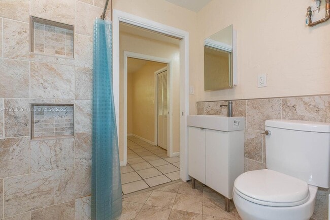 Building Photo - 1010 N 69th Way