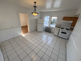 Building Photo - 35 13th St