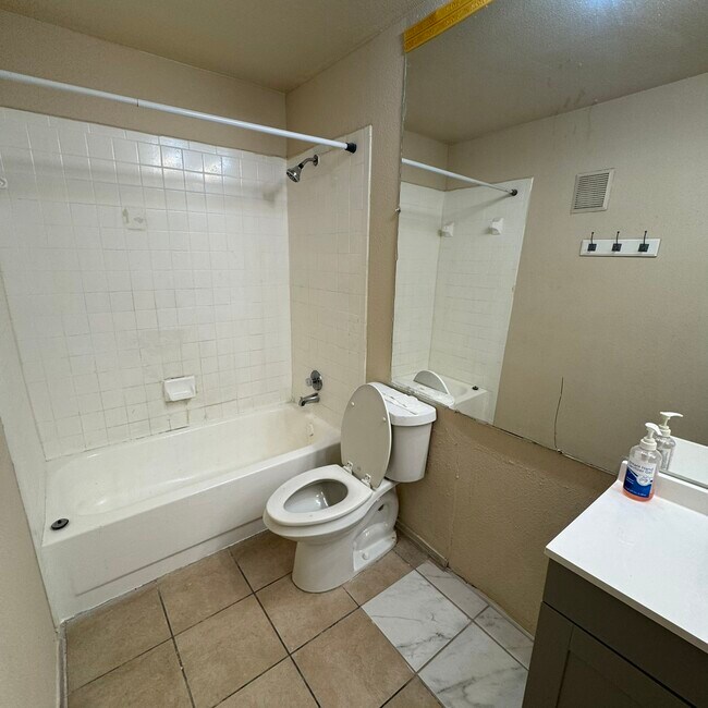 Building Photo - 14550 Fonmeadow Dr