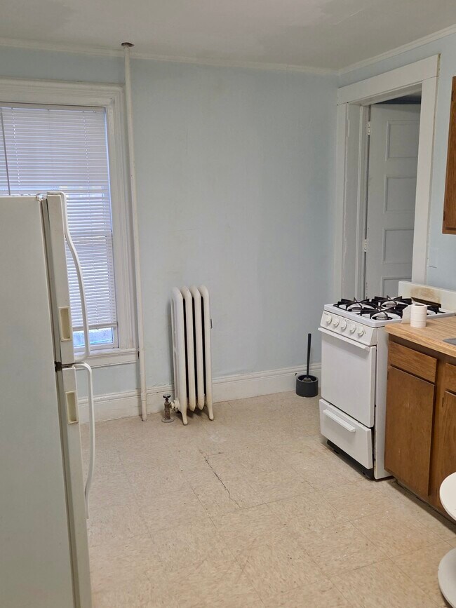 Building Photo - 97 Oak St