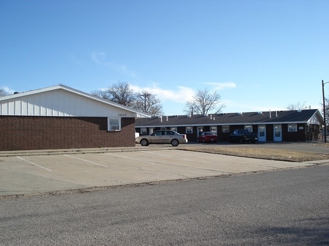 Primary Photo - Kirkland & Gregory Drive Apartments