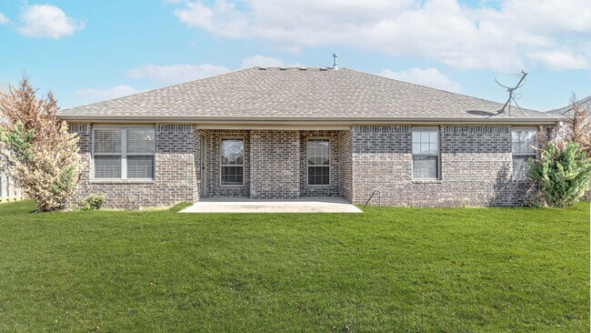 Building Photo - Beautiful Home in Bentonville!