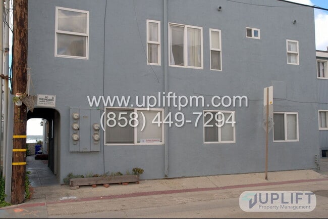 Building Photo - 3614 Ocean Front Walk