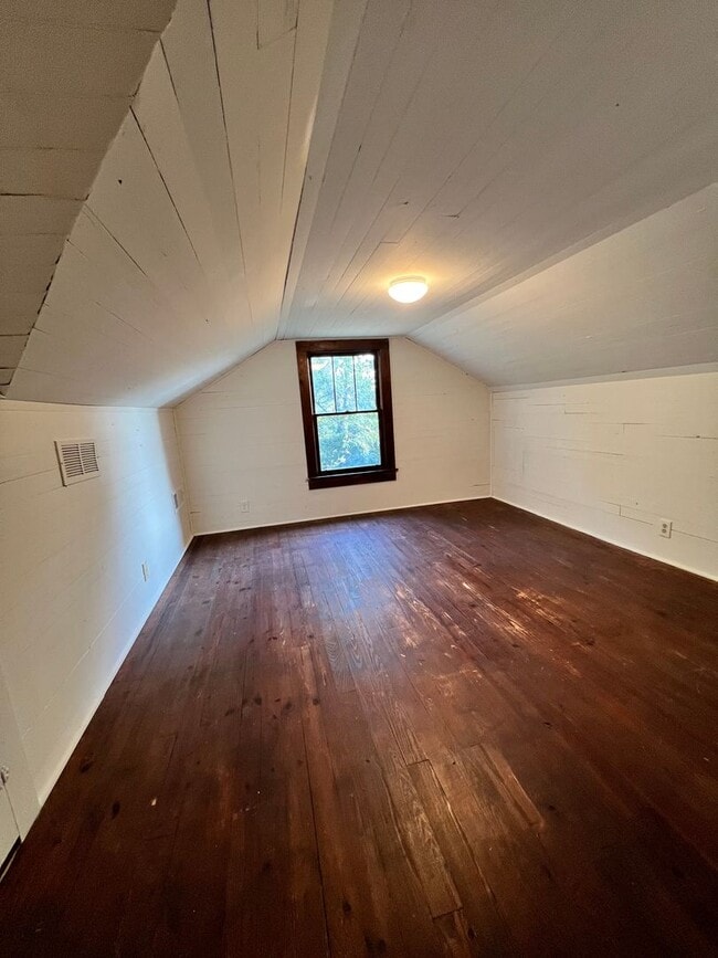 Building Photo - 2 Bed | 2 Bath Single Family Home