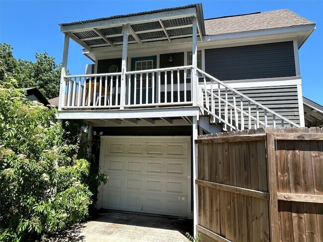 Building Photo - 1209 1/2 Cortlandt Street Unit