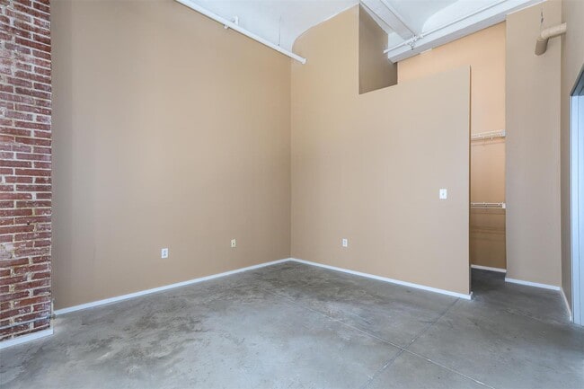 Building Photo - 1136 Washington Ave