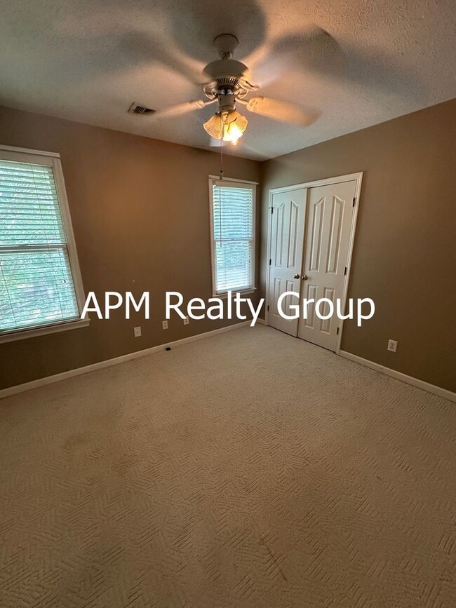 Building Photo - 109 Rolling Creek Cir