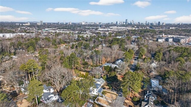 Building Photo - 1812 Wellbourne Dr NE