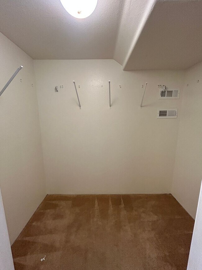 Building Photo - Large Ocean Pointe Home with In-Law Suite,...
